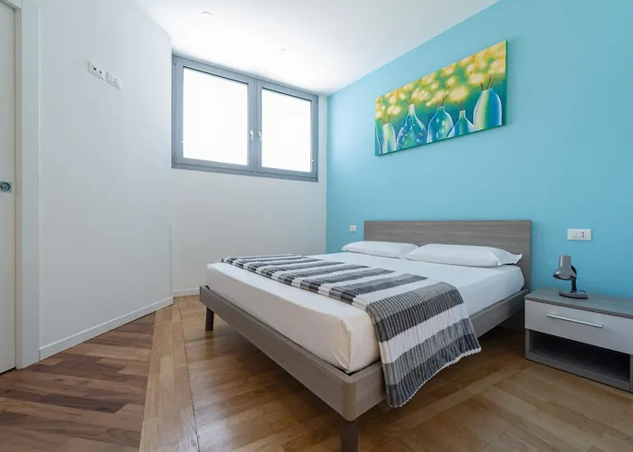 Marconi House 3*
