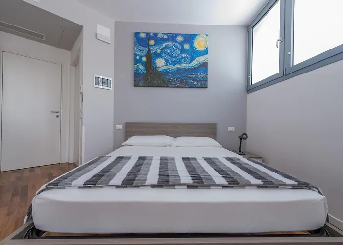 Marconi House 3*