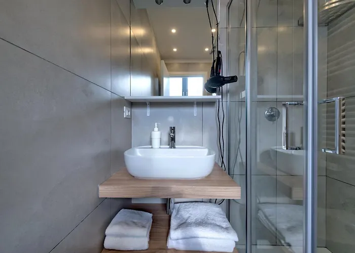 Konukevi Marconi House 3*