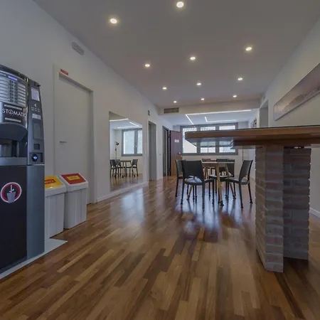 בית הארחה Marconi House 3*