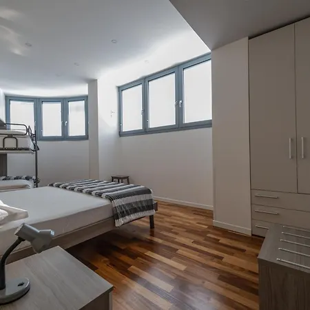 בית הארחה Marconi House 3*