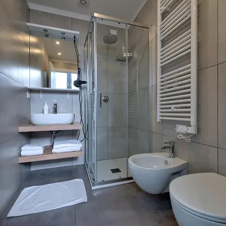 Marconi House 3*