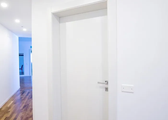 Marconi House 3*